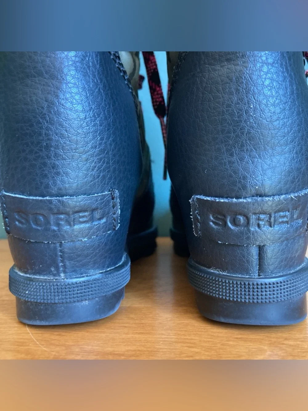 Sorel Olive Green & Black Boot with Pink-Black Laces
